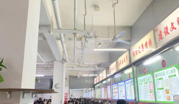 学校食堂窗口